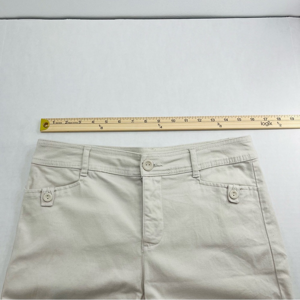 🤍 St. John’s Bay Bermuda Shorts – Classic Chic Staple 🤍 - Picture 5 of 9